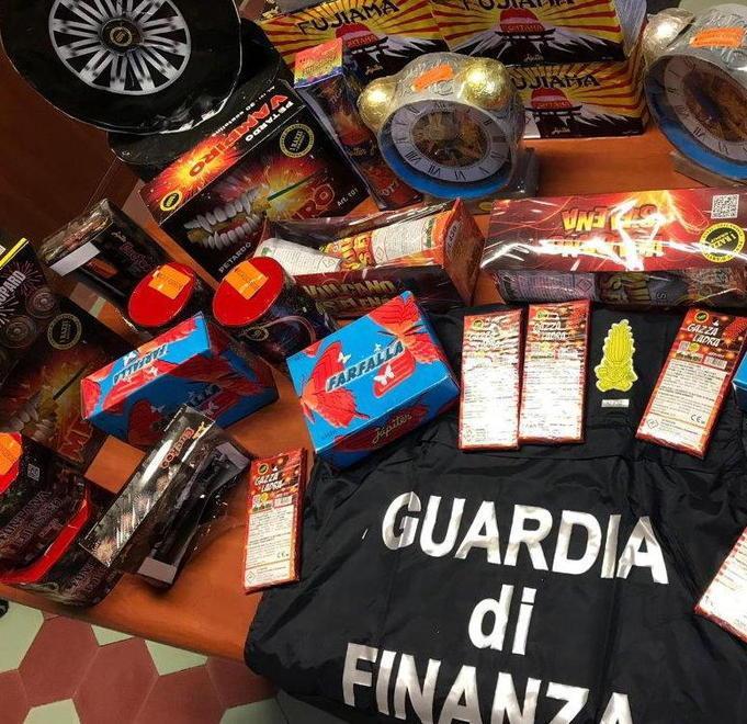 Petardi e mortaretti illegali Sequestrati 50mila prodotti 