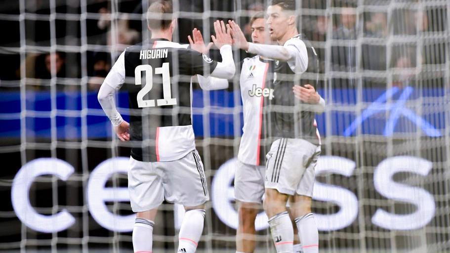 Juve, la tentazione tridente per provare il sorpasso I tifosi sognano, Sarri riflette