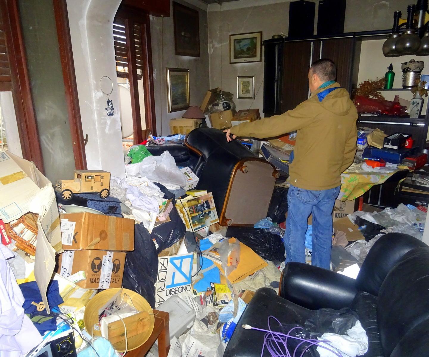 In via Saffi arriva l’ufficiale giudiziario 