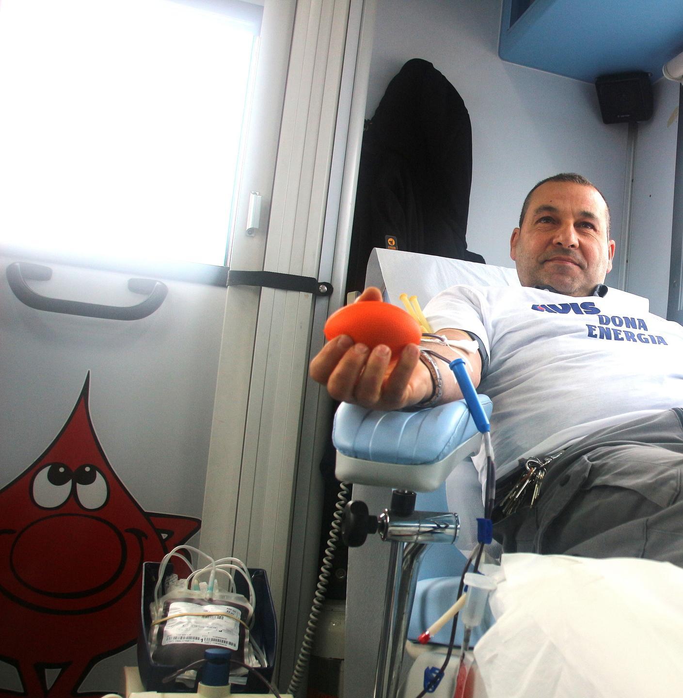 Duecento operai di Fiume Santo donano sangue ed energia