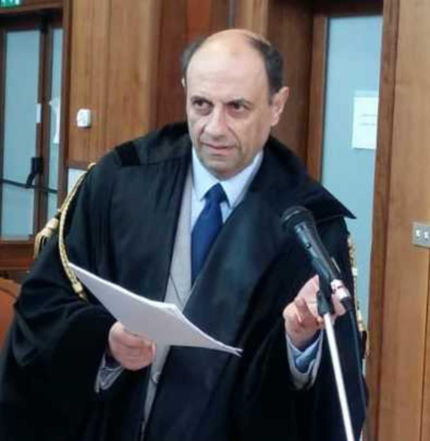 Nascondeva la droga in casa 32enne agli arresti domiciliari 