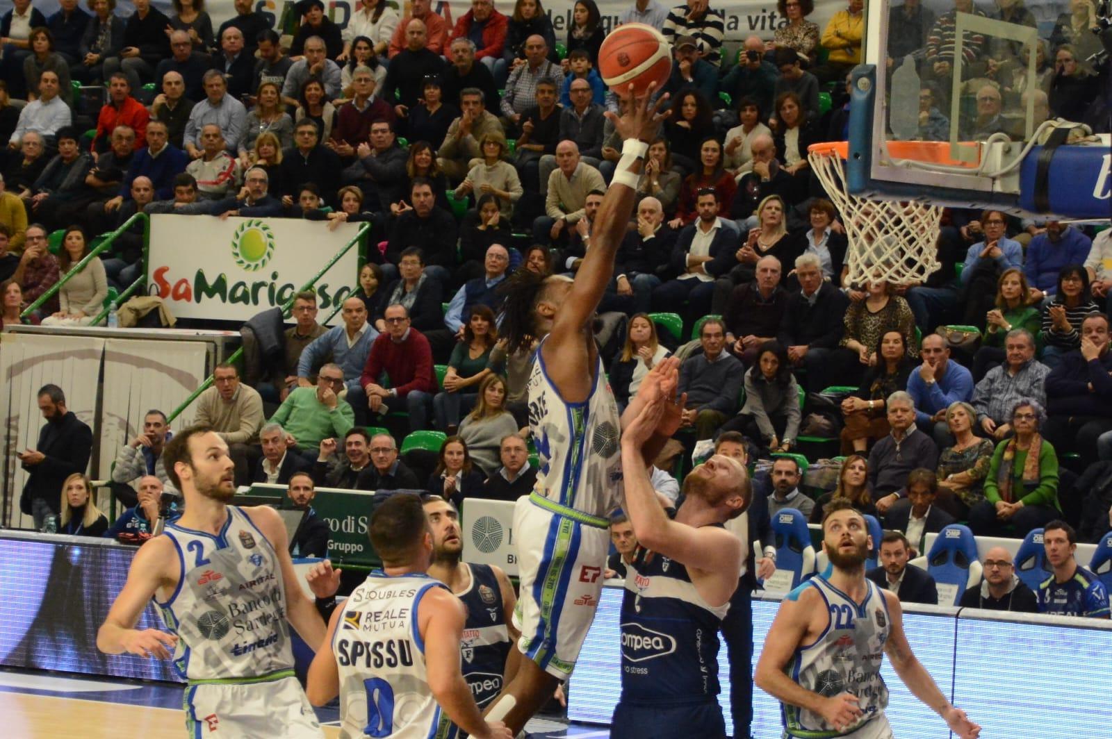 Una grande Dinamo batte la Fortitudo Bologna: 86-80