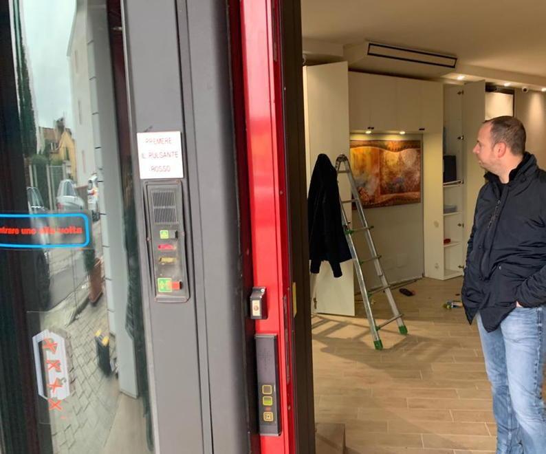 Fanno esplodere il bancomat, cittadini svegliati nella notte 