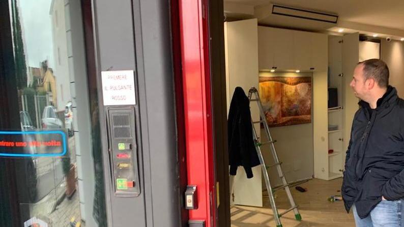 Fanno esplodere il bancomat, cittadini svegliati nella notte