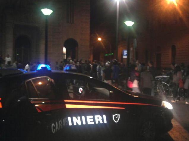 Paura e minacce in piazza: «Ti ammazzo», e spara un colpo in cielo 