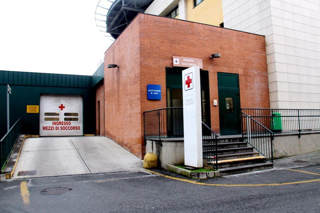 Esce dal pronto soccorso e muore il giorno dopo 