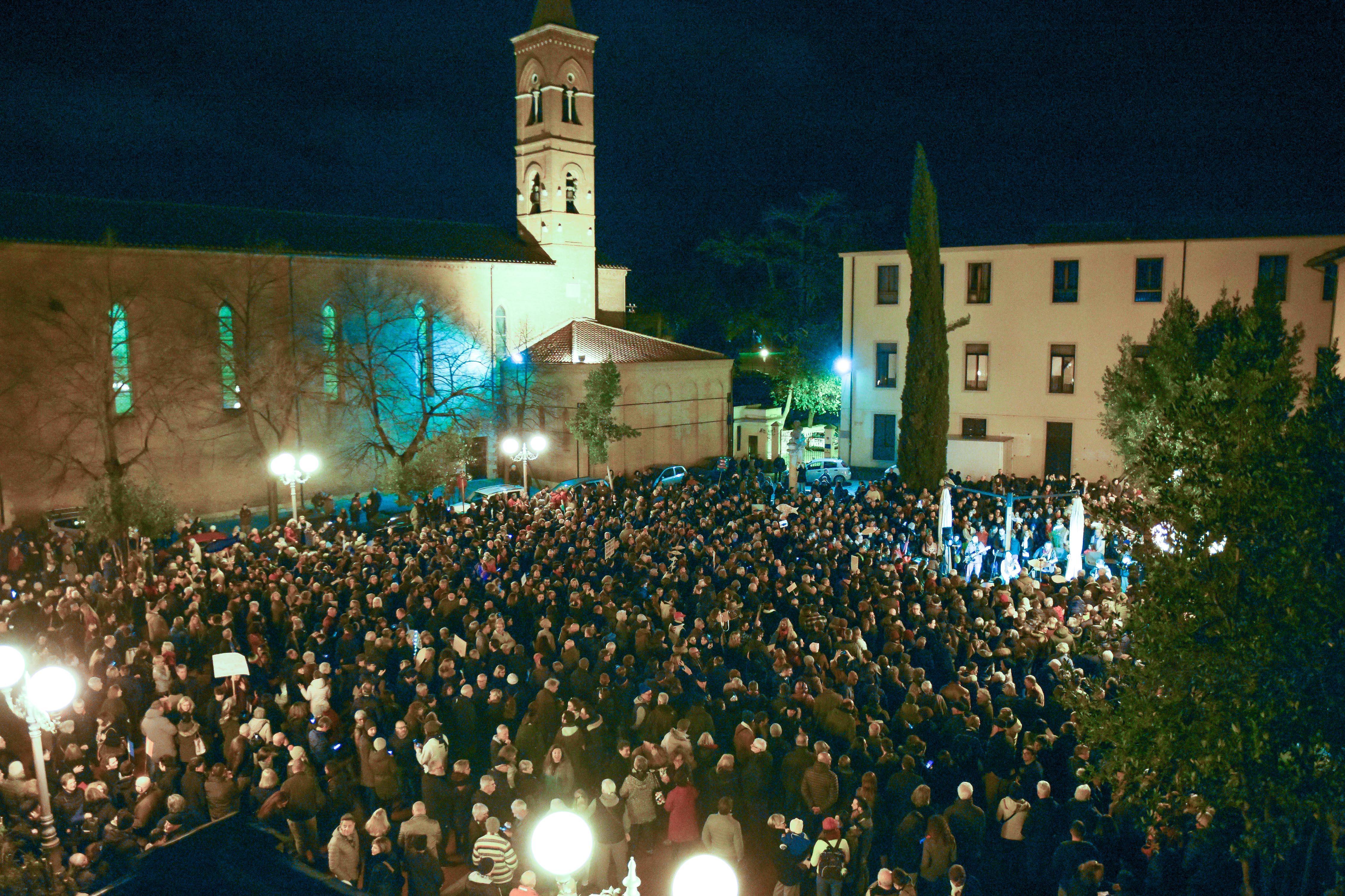 Le Sardine riempiono Grosseto a suon di musica 