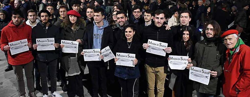 “Massa si Slega” è lo slogan del presidio