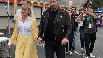 John e Olivia vestiti come in “Grease” 41 anni dopo