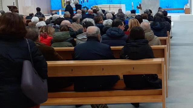 L’abbraccio alla famiglia di Mario Del Chiaro