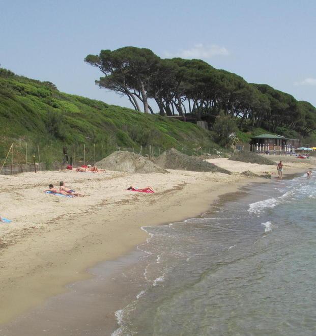 La spiaggia a nord del bagno Nettuno resterà libera 