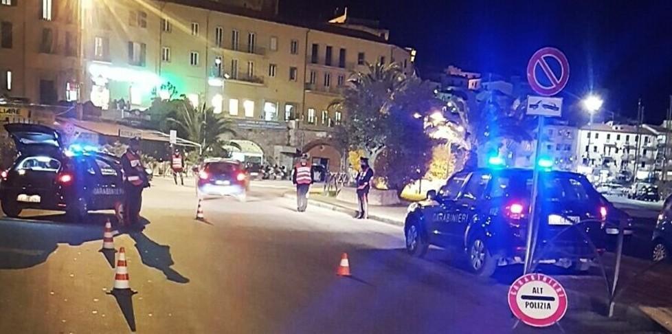 Sferra calci e pugni ai carabinieri Arrestato 23enne 
