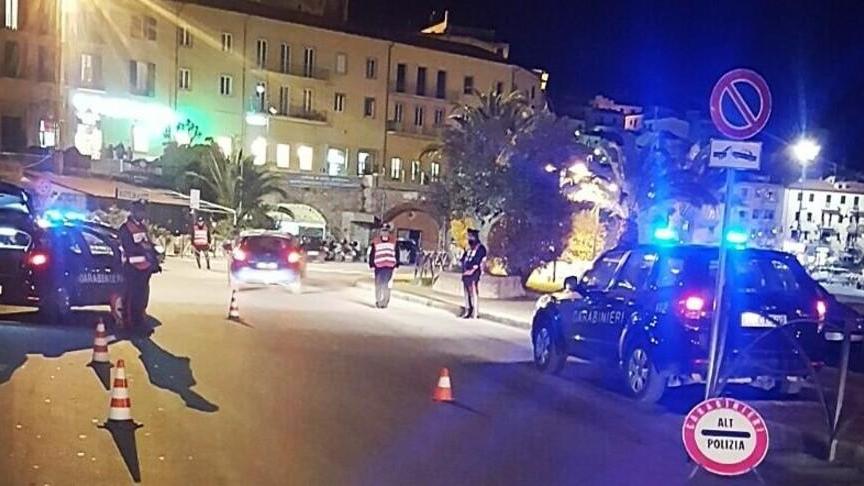 Sferra calci e pugni ai carabinieri Arrestato 23enne