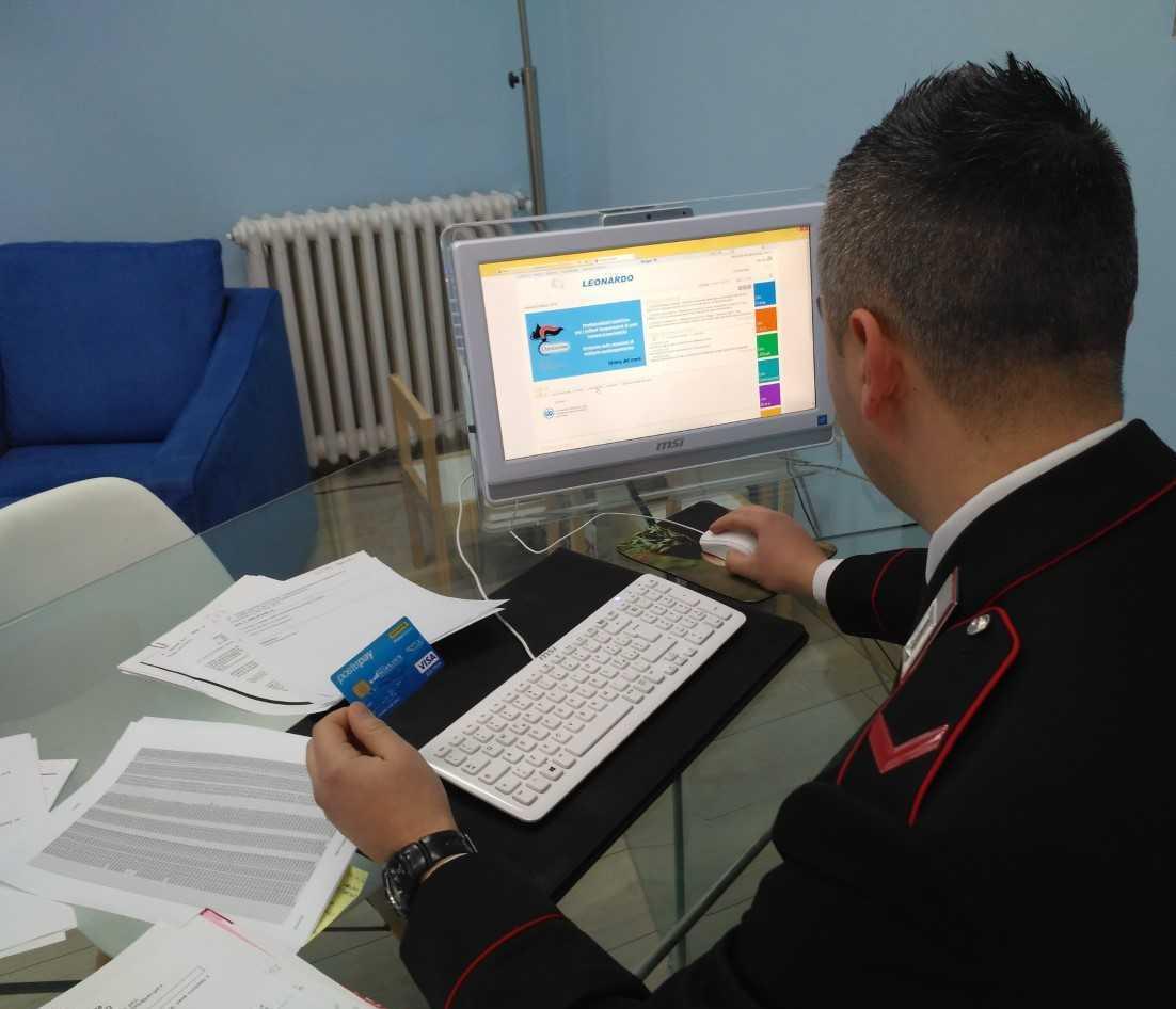 Allarme dei carabinieri: attenti alle truffe on line 