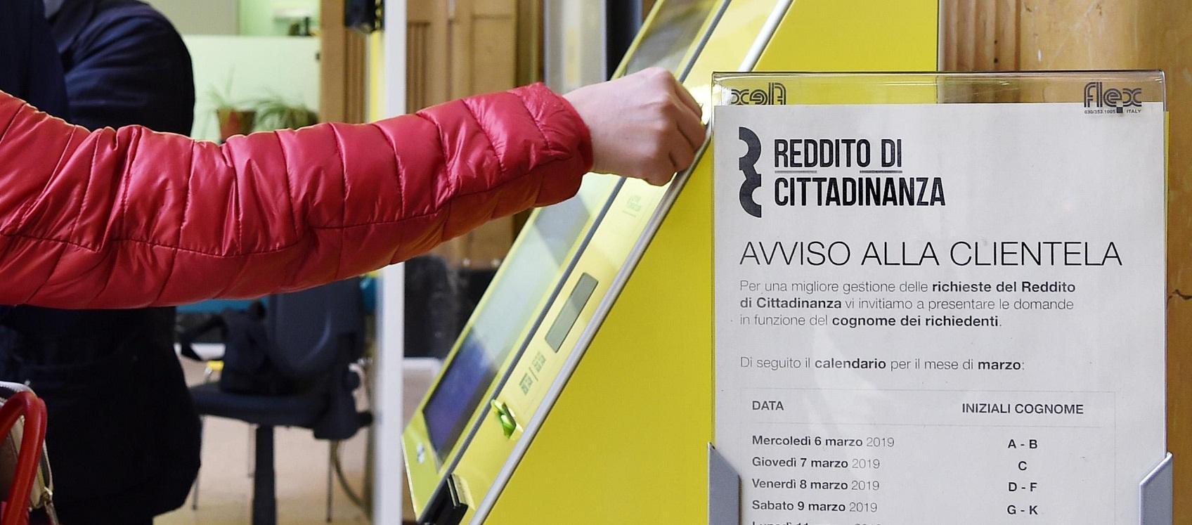 Caccia ai furbetti del reddito di cittadinanza 