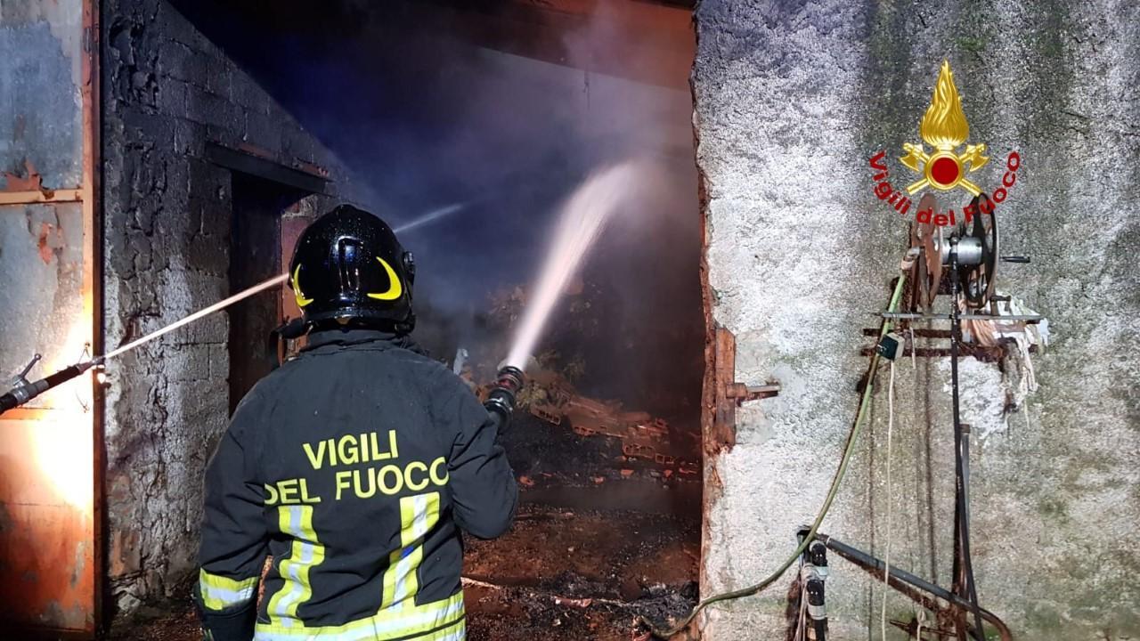 I vigili del fuoco in azione a Buddusò