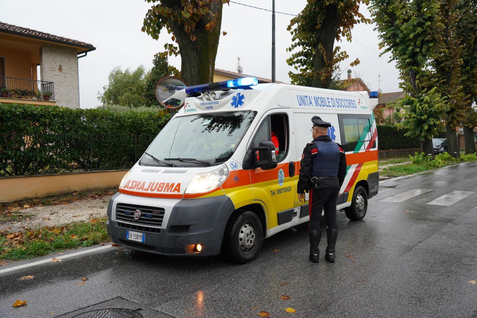 Un intervento dei carabinieri e del 118