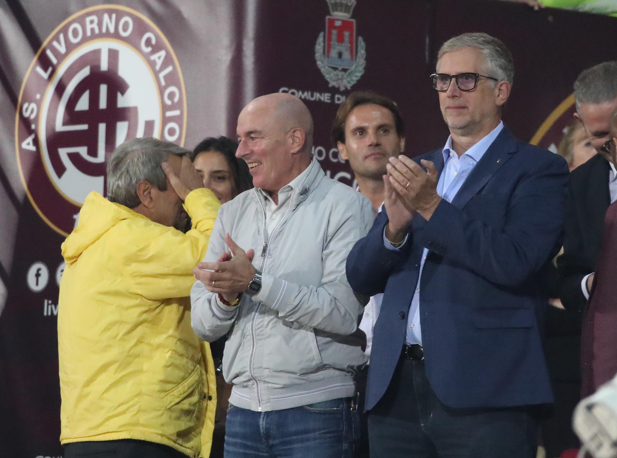 Crisi Livorno, il sindaco Salvetti: «Spinelli vuole vendere: lo aiuterò, me lo chiedono anche i tifosi» 