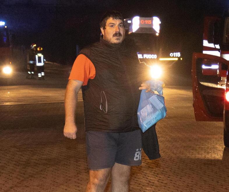 Incendio alla Filatura Delta, il titolare ha cercato di fermarlo con gli estintori