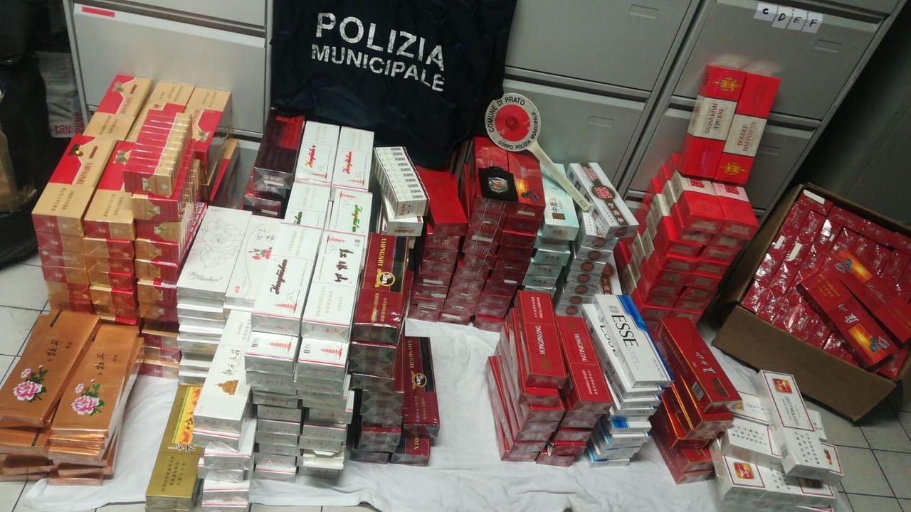Le sigarette sequestrate all'ambulante cinese