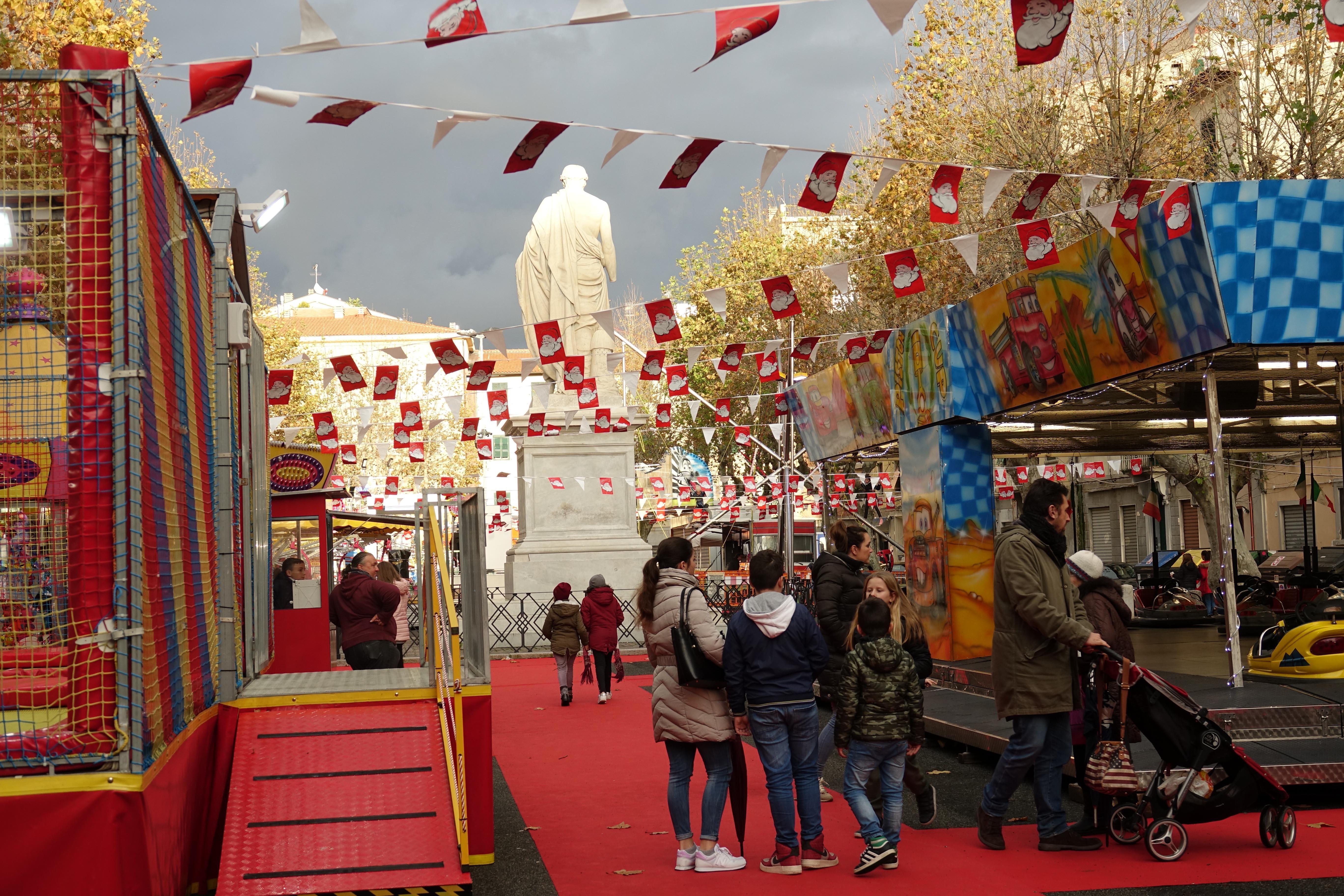 Il Villaggio di Natale in Piazza XX (Pentafoto)
