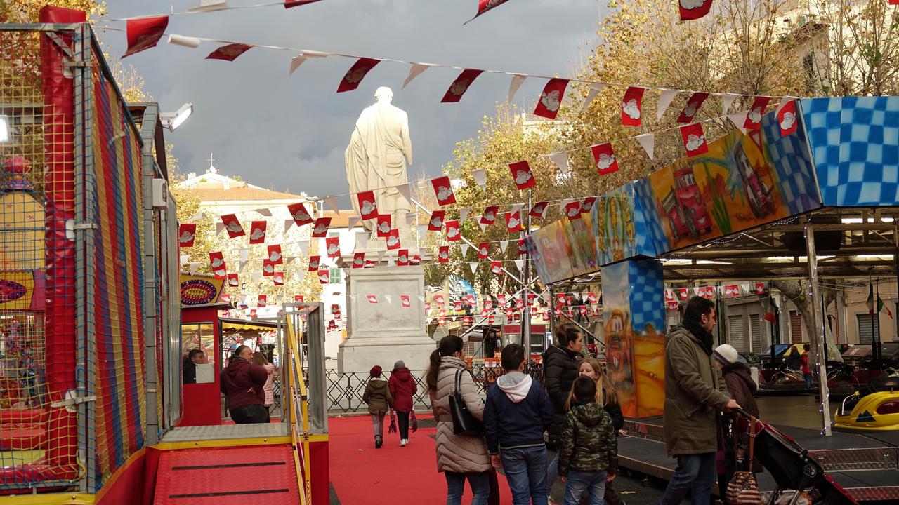 Il Villaggio di Natale in Piazza XX (Pentafoto)