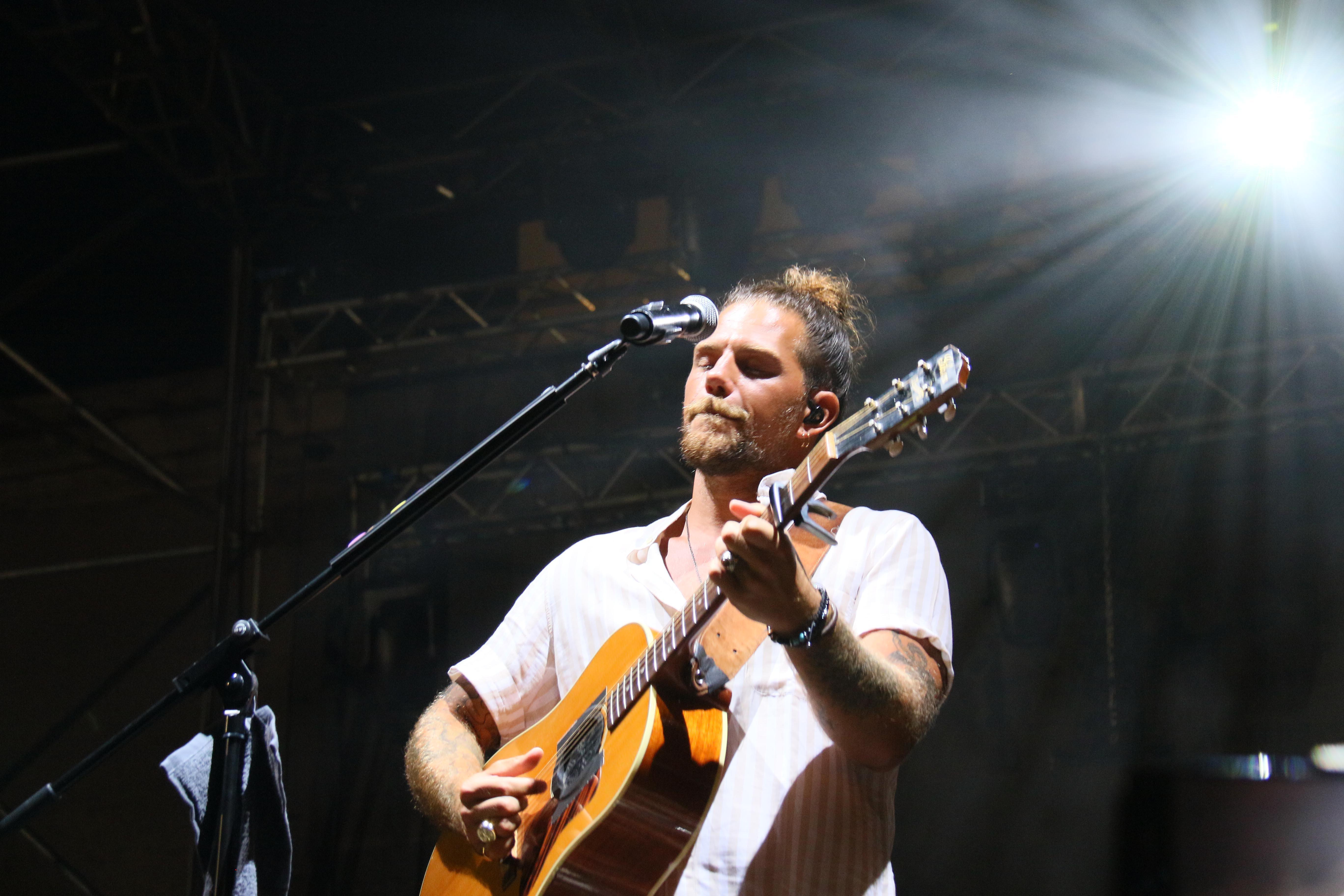 Enrico Nigiotti in concerto a Livorno con il nuovo tour
