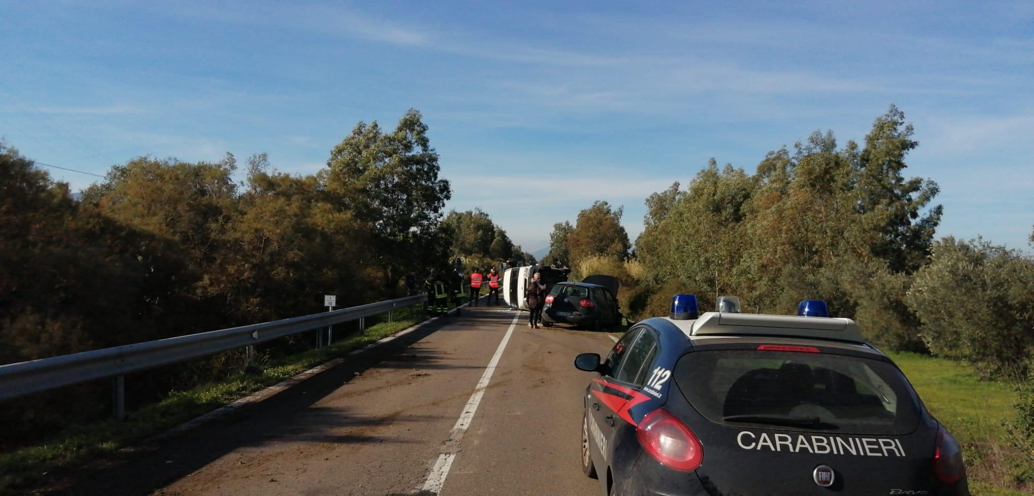 Auto contro furgone a Guspini, tre feriti