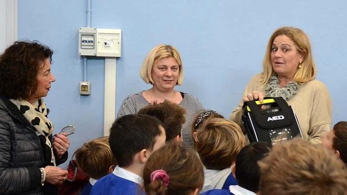 Fratres e genitori donano un defibrillatore