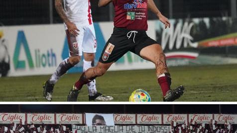 Il Pontedera schiera in campo l’uomo in più Si chiama Andrea Caponi, l’Uomo Mascherato