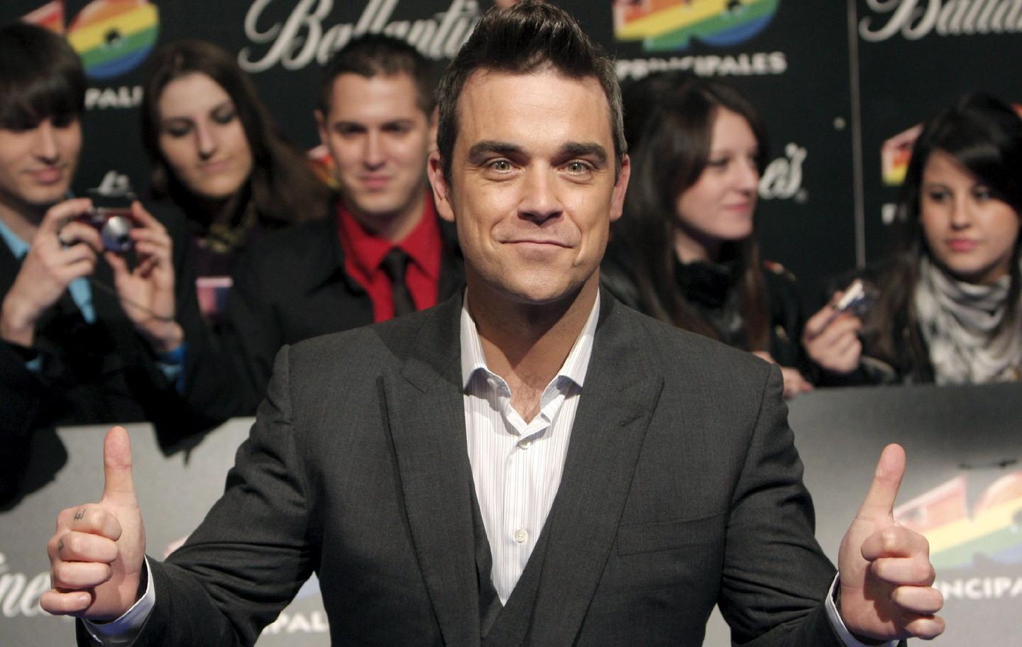 «Robbie, se vieni ti offriamo da bere» 