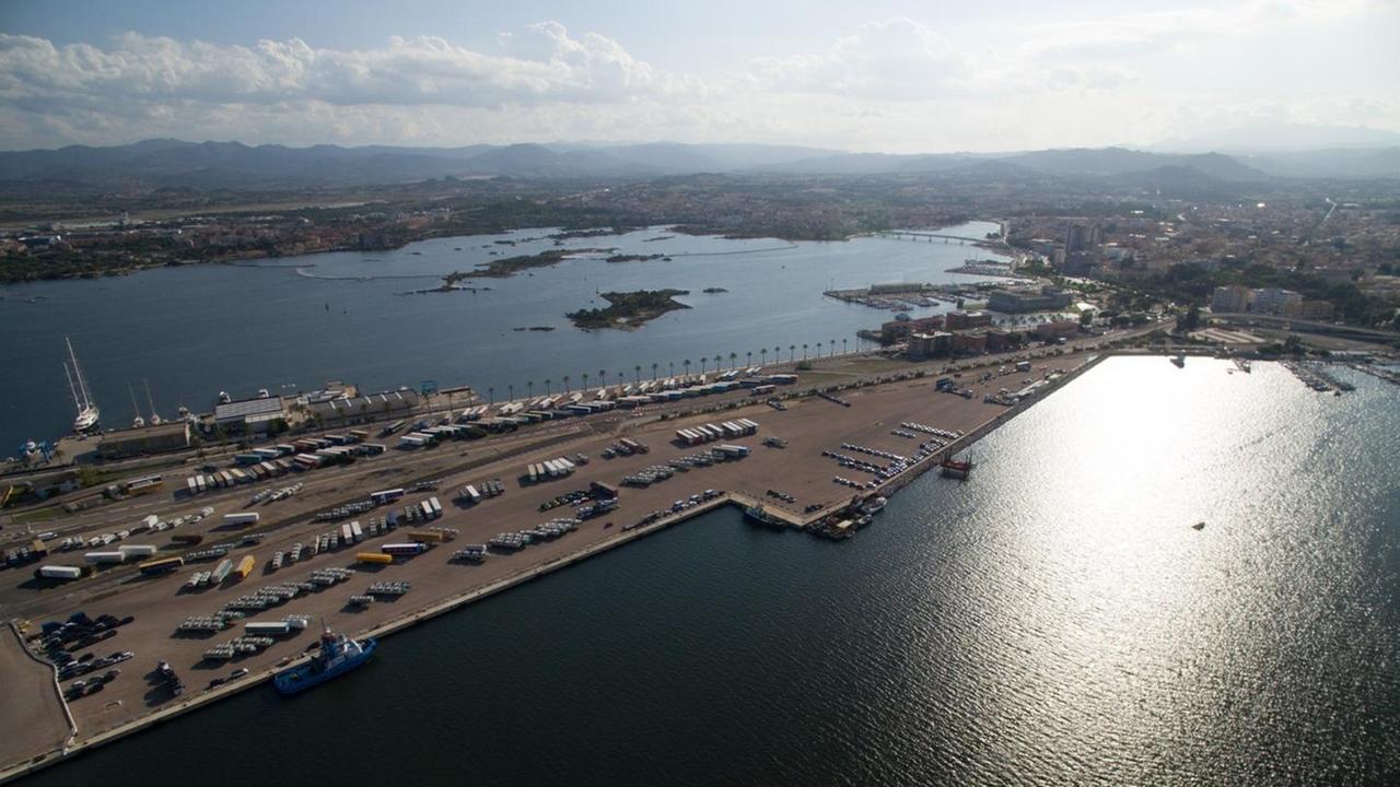 Prontu: «Una soluzione per gli esuberi del porto»