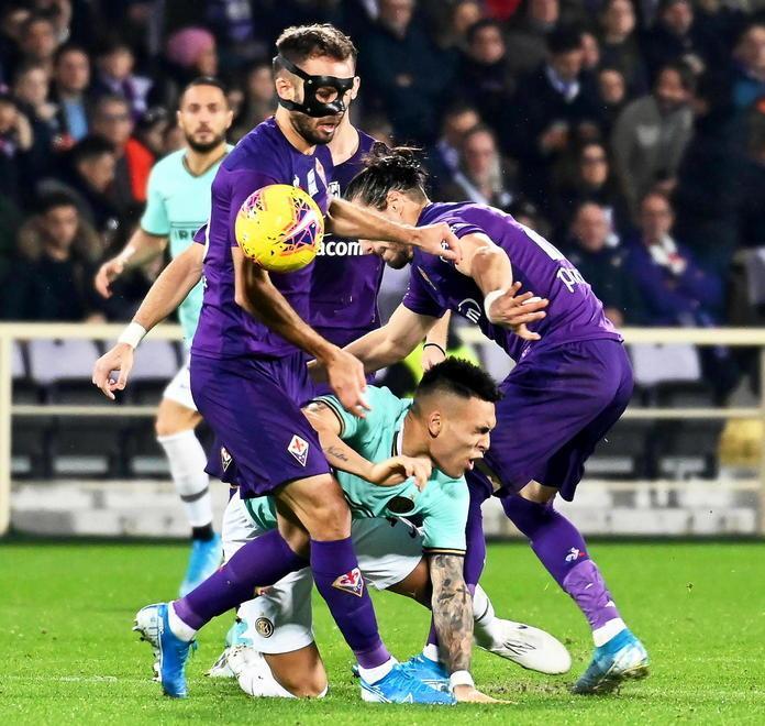 La Viola gela l’Inter nel recupero Conte agganciato dalla Signora 