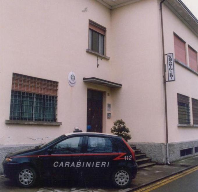 Insegue la ex fino alla caserma: arrestato 