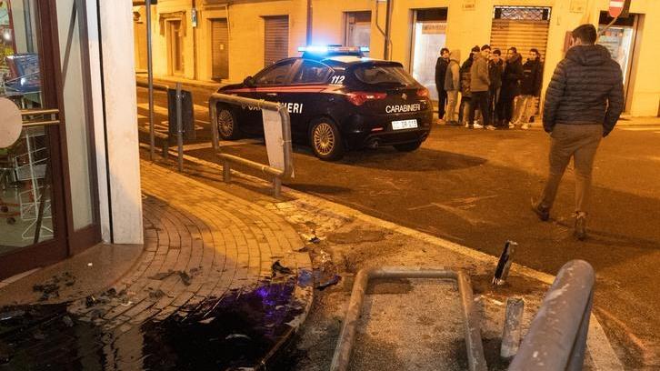 Con l’auto contro il bar di Migliarino, patteggia sei mesi per resistenza e lesioni