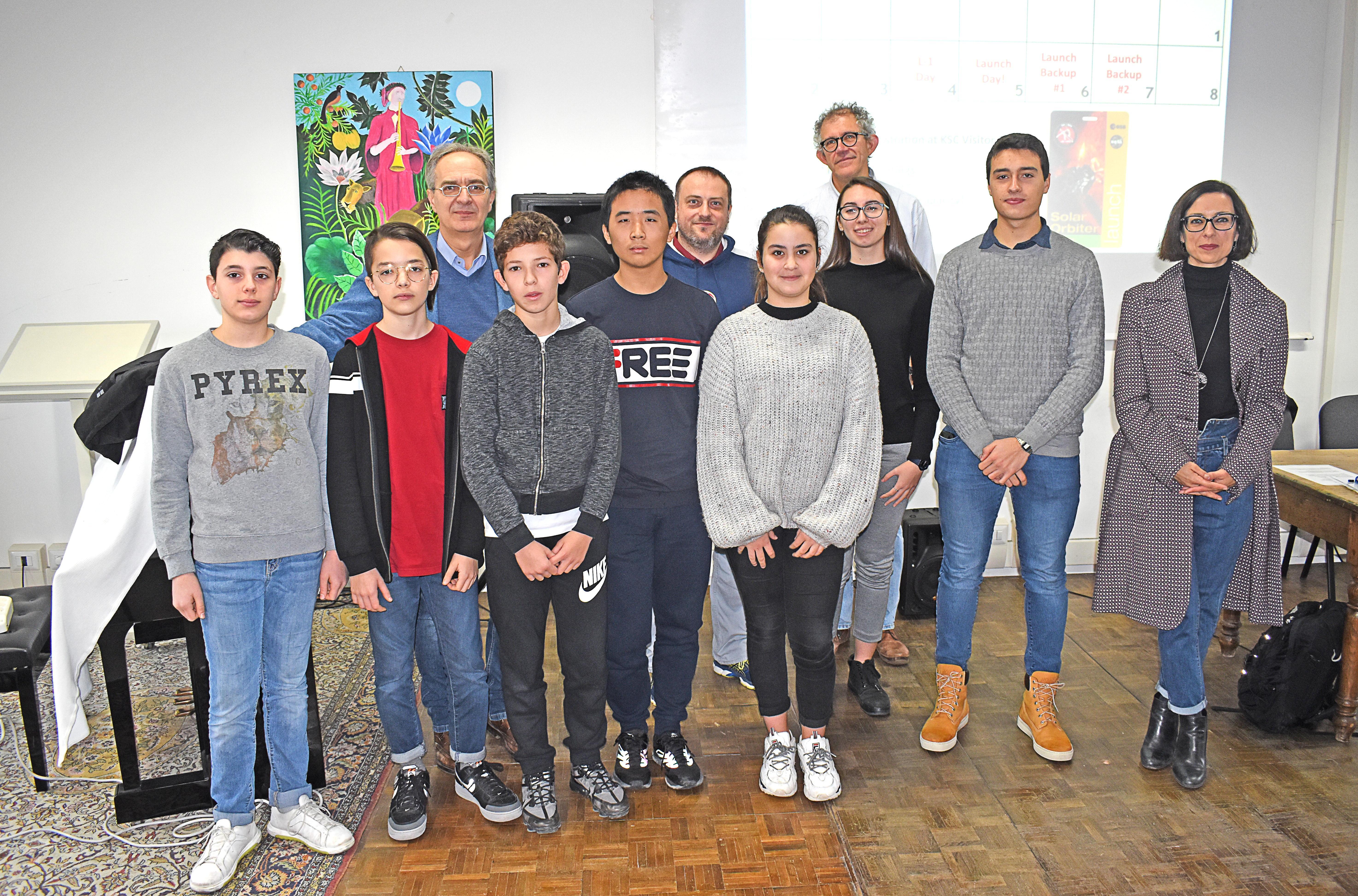 Il gruppo di studenti che il 2 febbraio voleranno in Florida per assistere alla base Nasa di Canaveral al lancio della sonda spaziale che si avvicinerà al Sole (foto Gori)