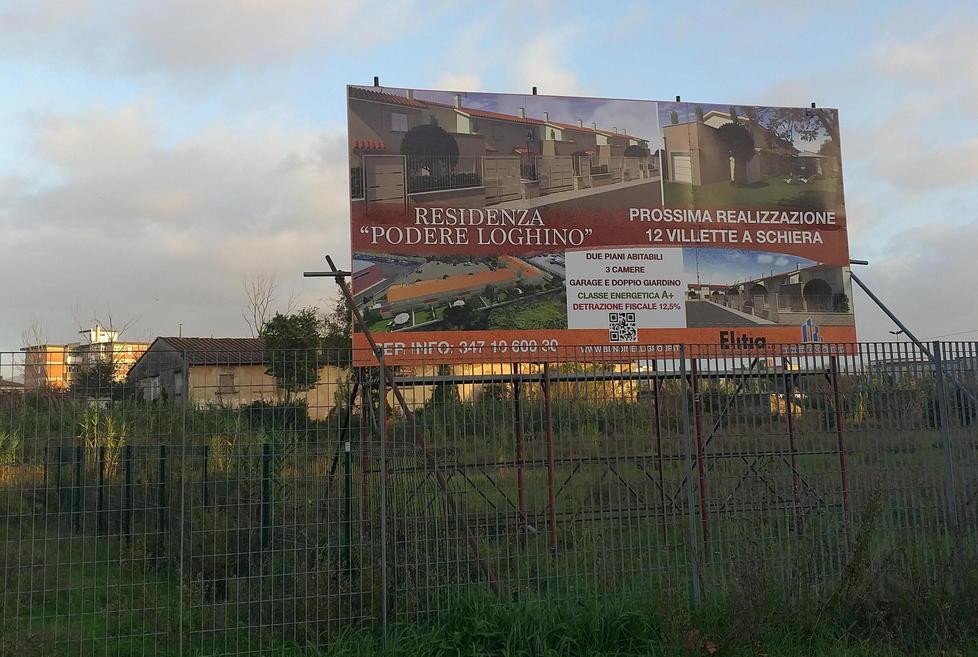 «Favori in Comune in cambio di incarichi», tre indagati per corruzione: c'è anche un funzionario  