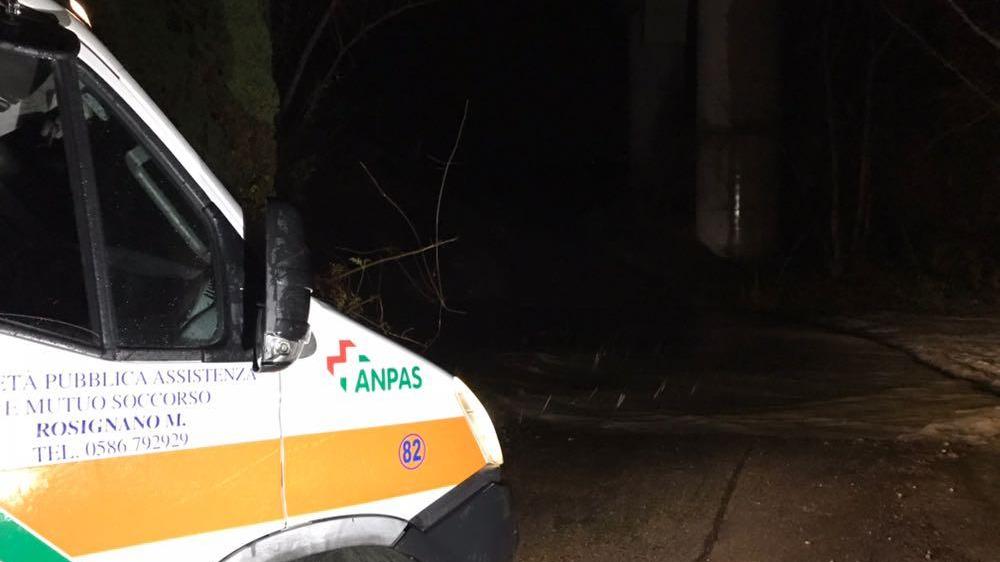 Un'ambulanza della Pubblica assistenza di Rosignano (foto d'archivio)