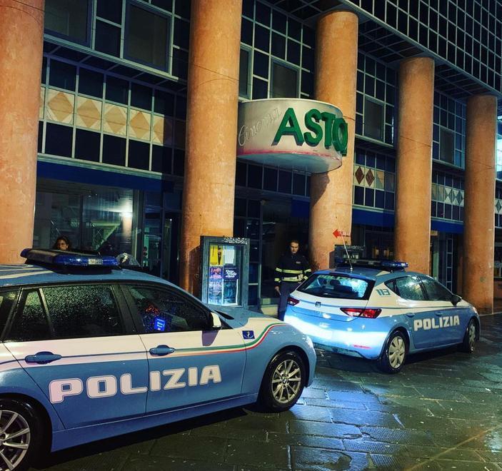 Controlli rafforzati per Natale, espulse due persone irregolari