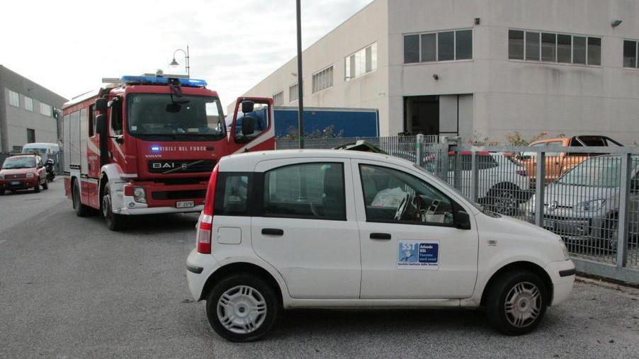 Resta schiacciato tra muletto e camion Operaio 57enne in condizioni gravissime