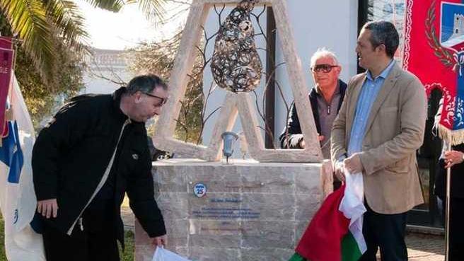 Avis, ecco il monumento