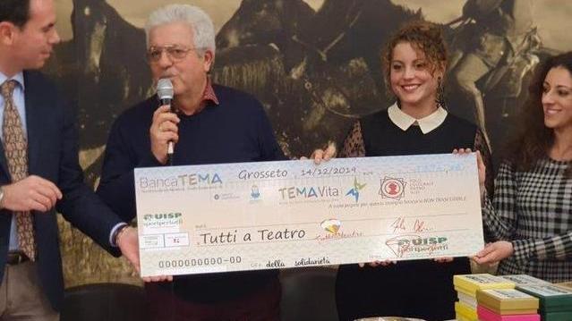 Tutti a teatro incassa fondi grazie al burraco