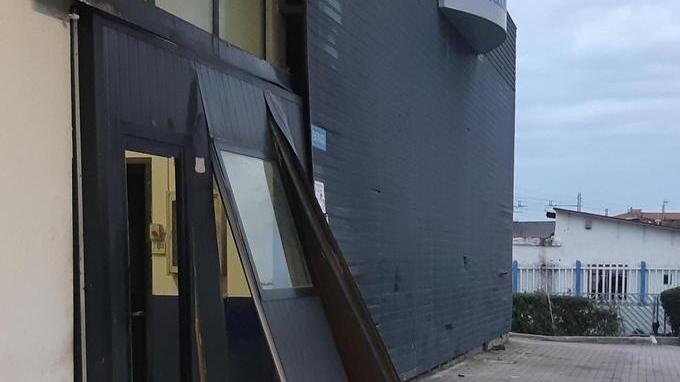 Rubano l’auto in carrozzeria «Danni per diecimila euro»