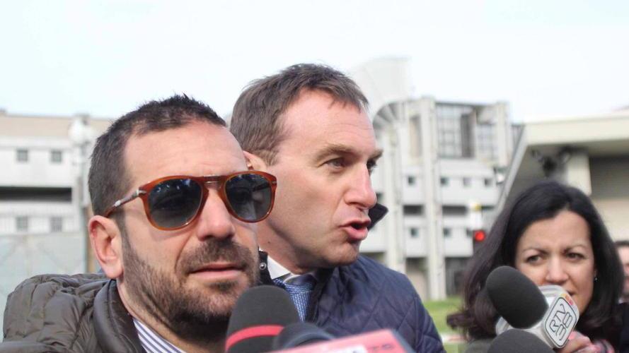 Figlio col ragazzino, avvocati all’attacco «Sesso consenziente anche sotto i 14 anni»