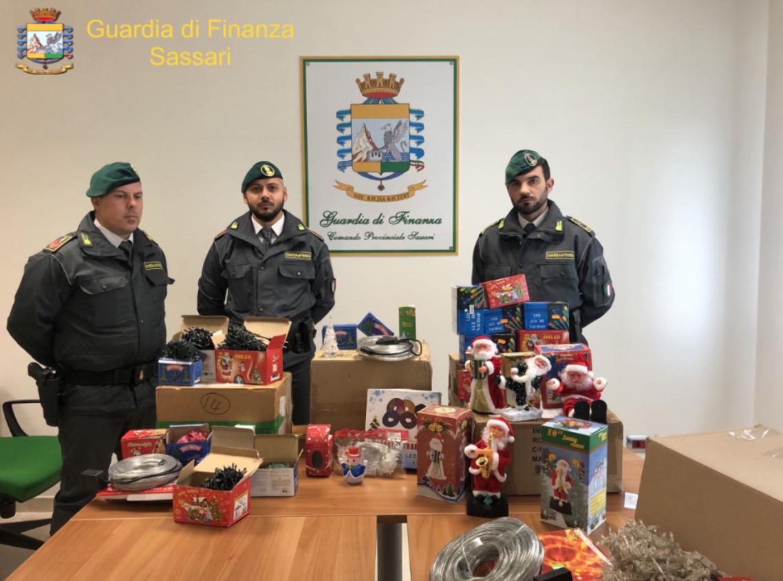 Una piccola parte del materiale sequestrato dalla Guardia di finanza