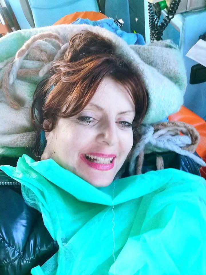 Dal palco alla malattia sempre col sorriso: «Ciao Azzurra, un arcobaleno per sempre» 