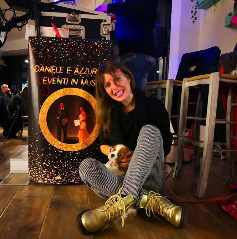 Muore a 32 anni cantante e conduttrice televisiva 