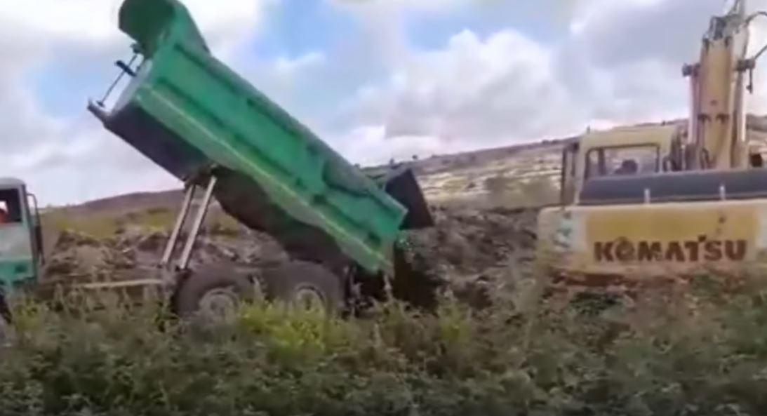 «Tonnellate di reflui fognari scaricate nell'isola dal continente»