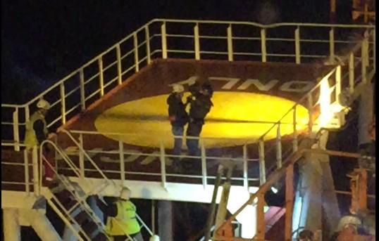 I soccorsi sull'Olt in un fermo immagine del video diffuso dalla guardia costiera