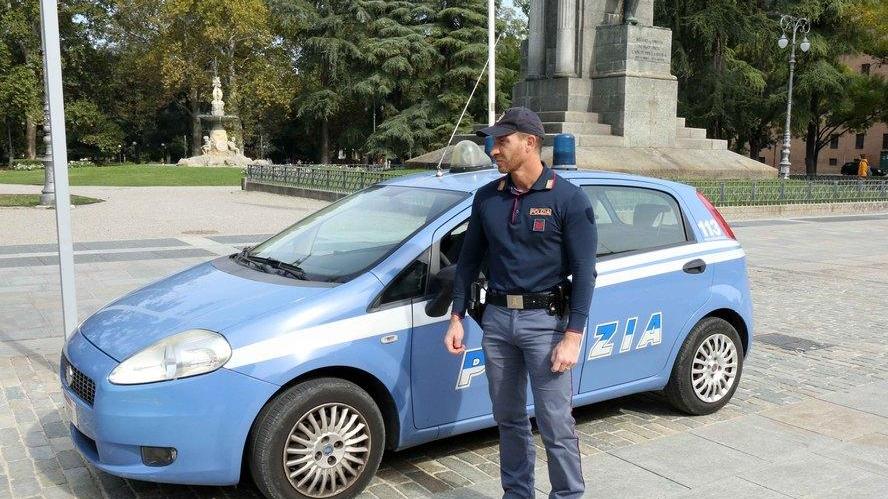 Reggio Emilia, sangue e violenza all’Isolato San Rocco: aggredito in pieno giorno per uno sguardo